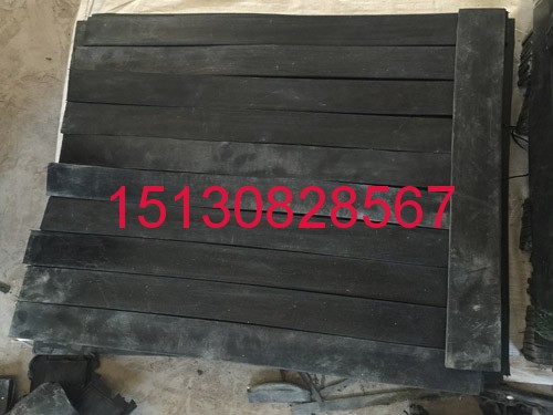 橡膠板英文名稱(chēng)為：rubbermat，rubber sheet，rubber tile